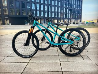Jaro už je za rohem🪻🌷, přijď si k nám včas vybrat to nejlepší dětské lehké kolo 🚴🏼‍♀️🚴‍♂️. Kubikes ve verzi Trail nebo...
